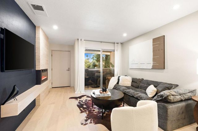 2857 N Los Felices Road 210, Palm Springs, CA 92262