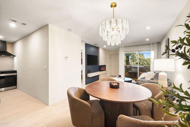 2857 N Los Felices Road 210, Palm Springs, CA 92262