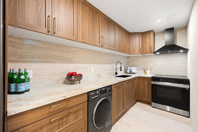 2857 N Los Felices Road 210, Palm Springs, CA 92262