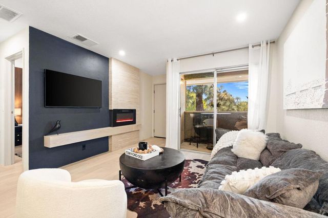 2857 N Los Felices Road 210, Palm Springs, CA 92262