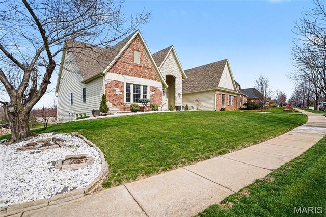 2377 Spring Mill Estates Drive, St Charles, MO 63303