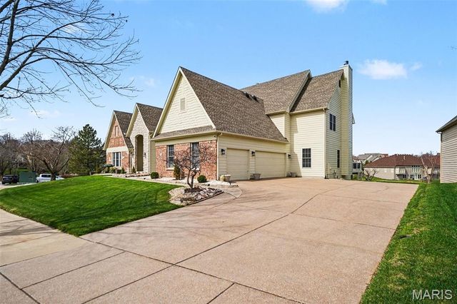 2377 Spring Mill Estates Drive, St Charles, MO 63303