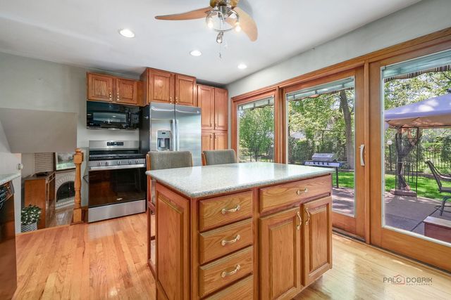 615 E Golf Road, Libertyville, IL 60048