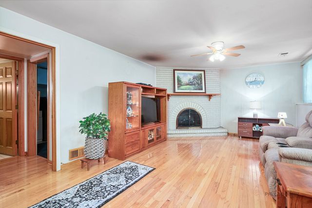 615 E Golf Road, Libertyville, IL 60048