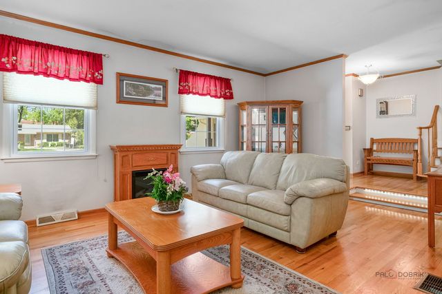 615 E Golf Road, Libertyville, IL 60048