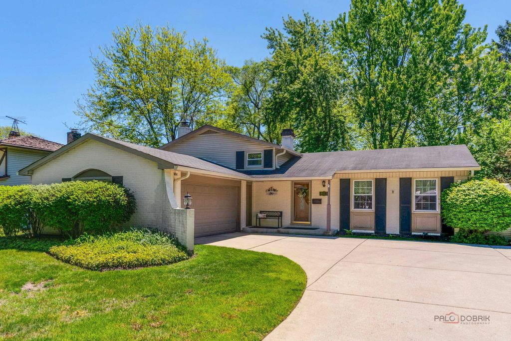 615 E Golf Road, Libertyville, IL 60048