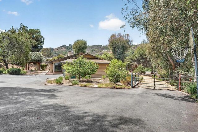 4515 Baja Mission Road, Fallbrook, CA 92028