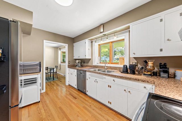7115 N Seneca AVENUE, Glendale, WI 53217