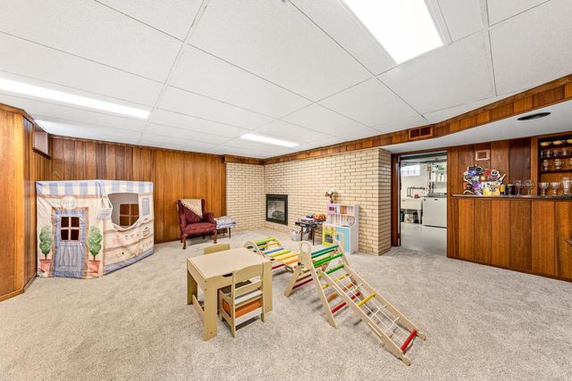 7115 N Seneca AVENUE, Glendale, WI 53217