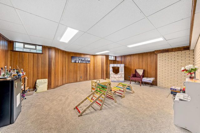 7115 N Seneca AVENUE, Glendale, WI 53217