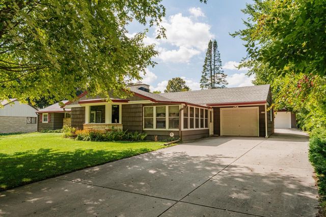 7115 N Seneca AVENUE, Glendale, WI 53217