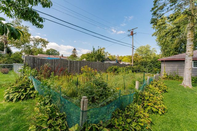 7115 N Seneca AVENUE, Glendale, WI 53217