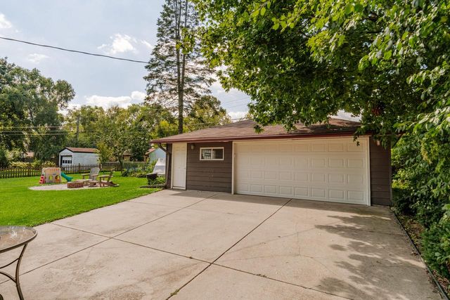 7115 N Seneca AVENUE, Glendale, WI 53217