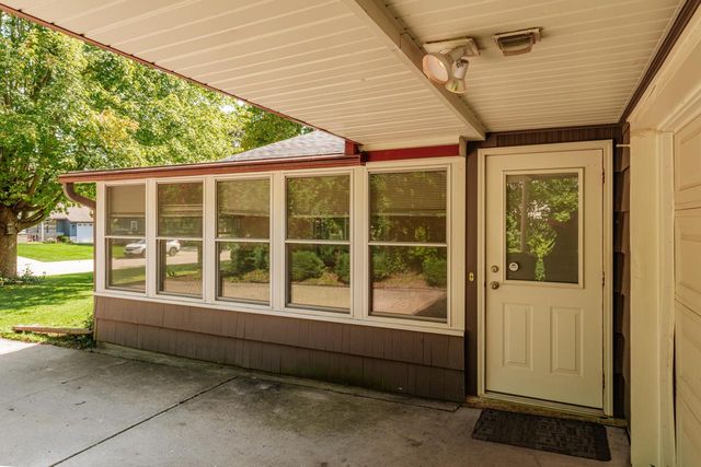 7115 N Seneca AVENUE, Glendale, WI 53217