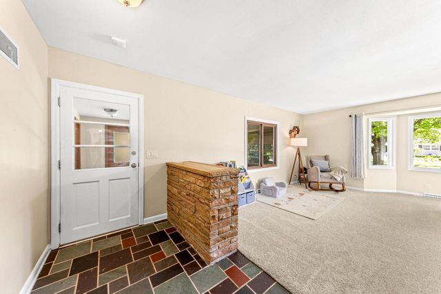 7115 N Seneca AVENUE, Glendale, WI 53217