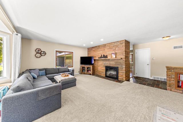 7115 N Seneca AVENUE, Glendale, WI 53217