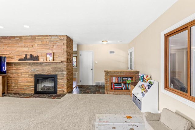 7115 N Seneca AVENUE, Glendale, WI 53217