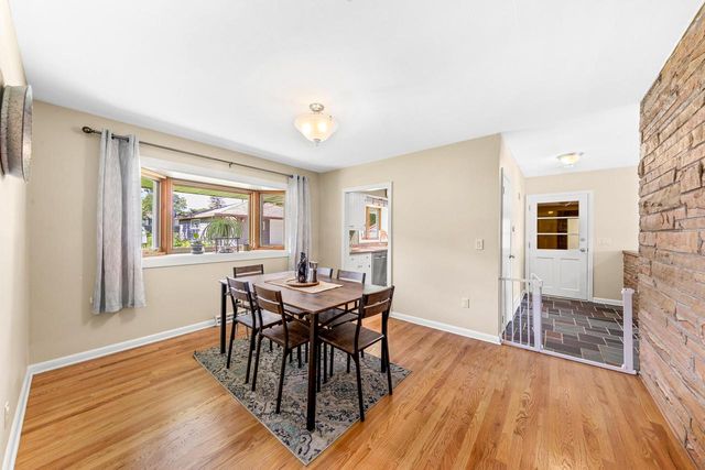 7115 N Seneca AVENUE, Glendale, WI 53217