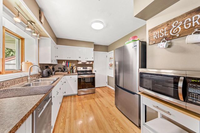 7115 N Seneca AVENUE, Glendale, WI 53217