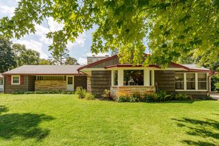 7115 N Seneca AVENUE, Glendale, WI 53217