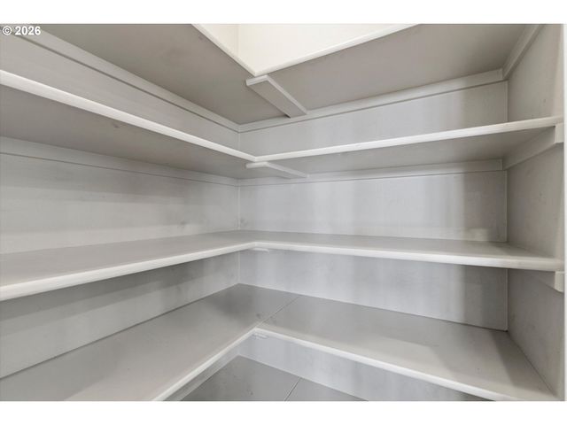 5595 Ne AZORES Ct, Hillsboro, OR 97124