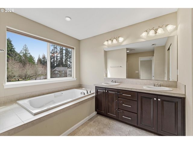 5595 Ne AZORES Ct, Hillsboro, OR 97124