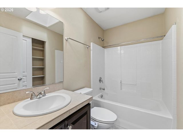 5595 Ne AZORES Ct, Hillsboro, OR 97124