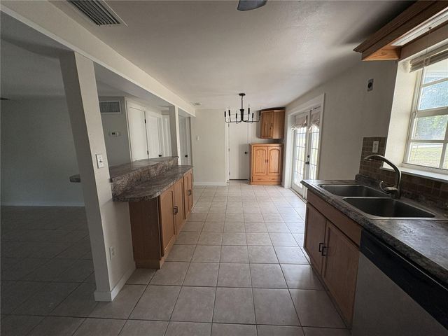107 W GOLF LINKS AVENUE, Eustis, FL 32726