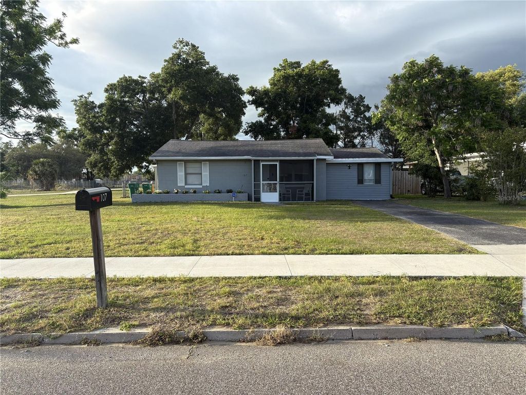 107 W GOLF LINKS AVENUE, Eustis, FL 32726