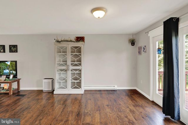 220 PLEASANT VALLEY RD, East Earl, PA 17519