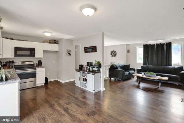 220 PLEASANT VALLEY RD, East Earl, PA 17519