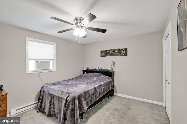 220 PLEASANT VALLEY RD, East Earl, PA 17519