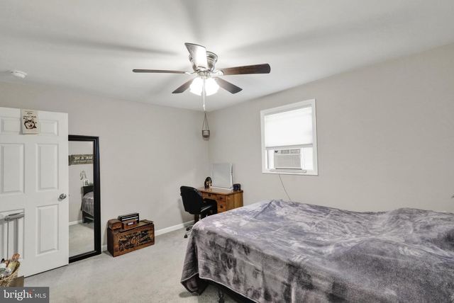220 PLEASANT VALLEY RD, East Earl, PA 17519