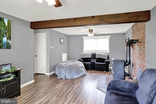220 PLEASANT VALLEY RD, East Earl, PA 17519