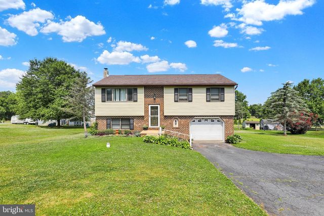 220 PLEASANT VALLEY RD, East Earl, PA 17519