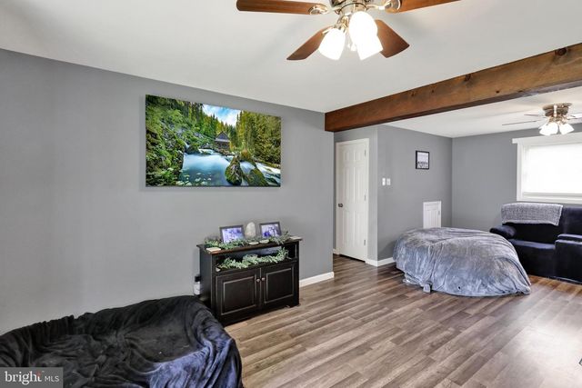 220 PLEASANT VALLEY RD, East Earl, PA 17519