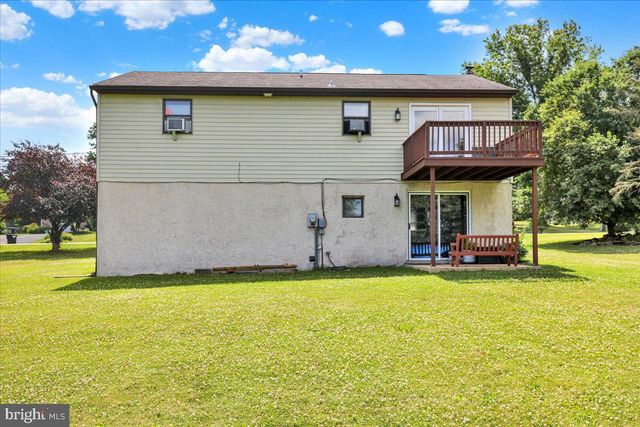 220 PLEASANT VALLEY RD, East Earl, PA 17519