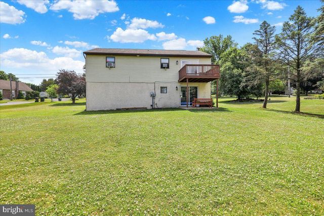 220 PLEASANT VALLEY RD, East Earl, PA 17519