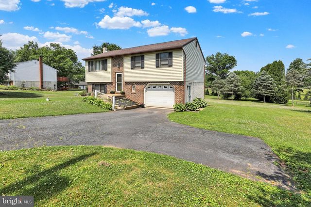 220 PLEASANT VALLEY RD, East Earl, PA 17519