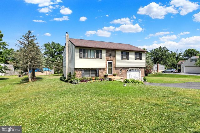 220 PLEASANT VALLEY RD, East Earl, PA 17519