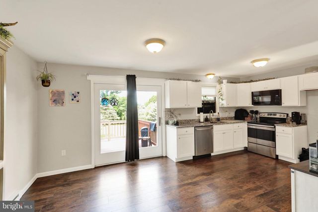 220 PLEASANT VALLEY RD, East Earl, PA 17519