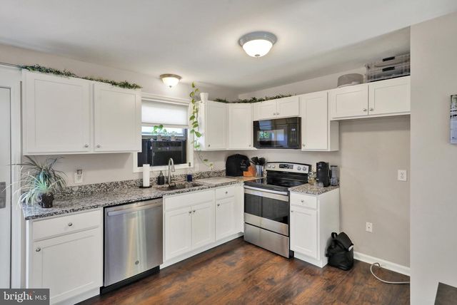 220 PLEASANT VALLEY RD, East Earl, PA 17519