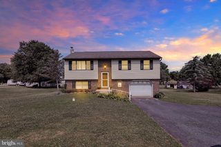 220 PLEASANT VALLEY RD, East Earl, PA 17519