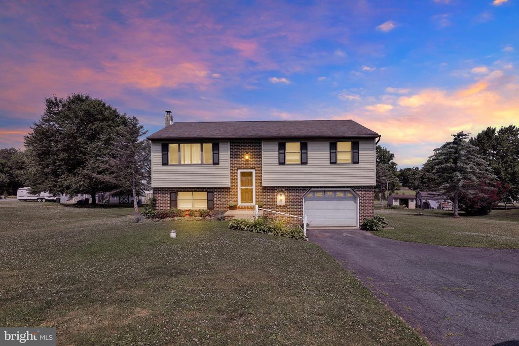 220 PLEASANT VALLEY RD, East Earl, PA 17519