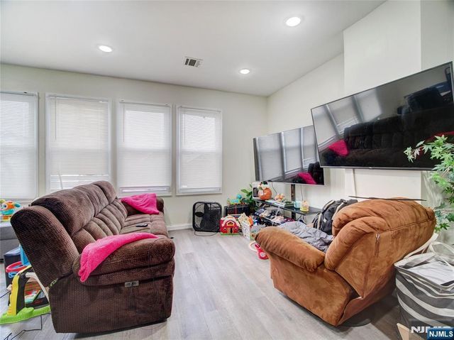 271 Washington Street, Orange, NJ 07050
