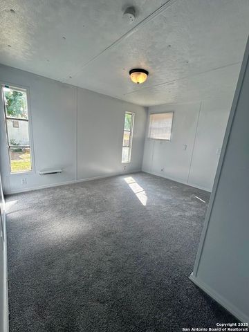 814 Palm St, Jourdanton, TX 78026