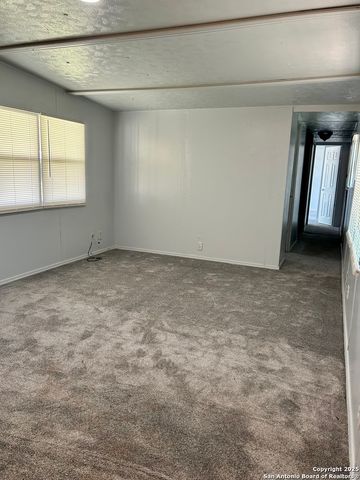 814 Palm St, Jourdanton, TX 78026