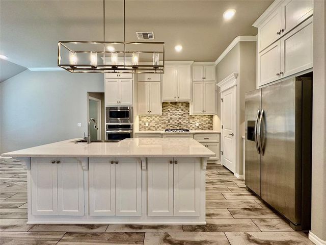 828 E Barajas Terrace, Mustang, OK 73064
