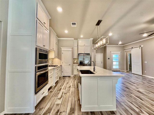 828 E Barajas Terrace, Mustang, OK 73064