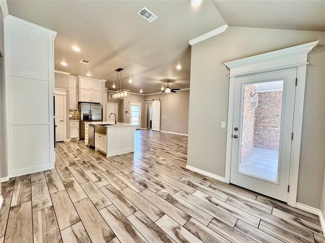 828 E Barajas Terrace, Mustang, OK 73064